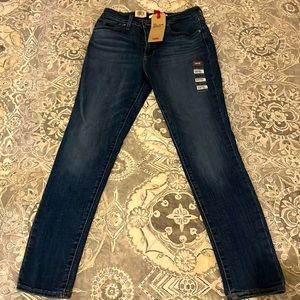 Levi’s High Rise Skinny Jeans - 6S